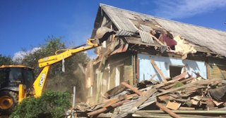Промышленный демонтаж пристроек к дому в Тулуне | Цены от 573 руб. за м2